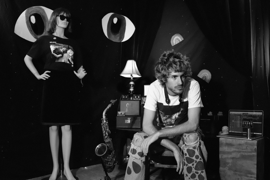 CLOSING TIME VIRTUAL CONCERT SERIES PRESENTS Henry SoLOMON and Logan Kane of Outside&nbsp;WOrld